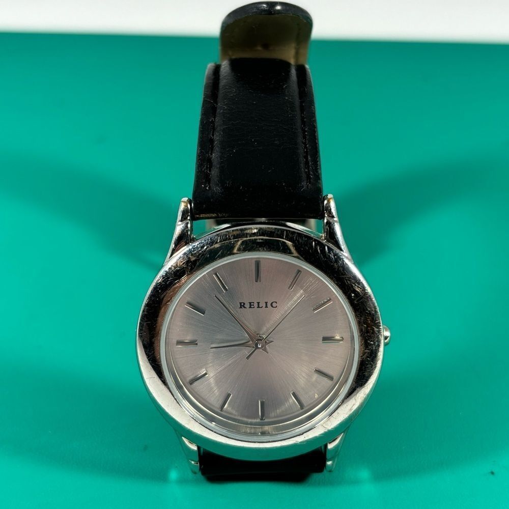 Relic Silver Tone Dial Round Case Black Leather Band‎ Watch